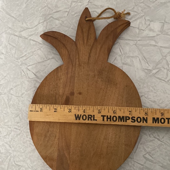 Solid Ozark Walnut-ware Wood Pineapple Cutting Board with leather hanger - Picture 4 of 8